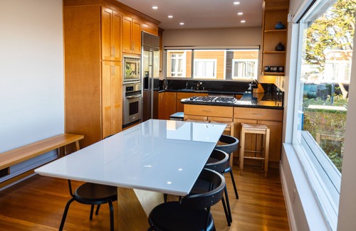 Noe Valley House | 3BR, 2BA Home, stunning views, sleeps 7, Garage + 240V EV Charging station