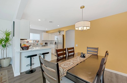 Brighton House | 3BR/2BA House-AC- Parking- Light Rail (Relist- supper host)