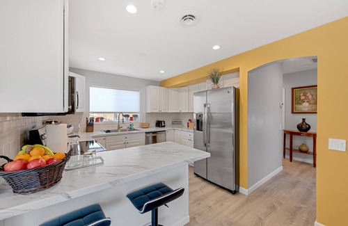 Brighton House | 3BR/2BA House-AC- Parking- Light Rail (Relist- supper host)