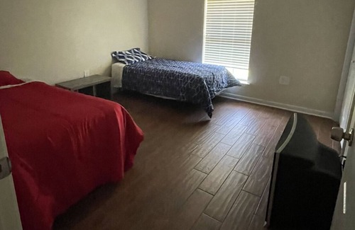 Park Forest - LA North House | 3BR/2BA House in quiet neighborhood