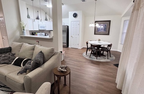 Hutto House | 3BR/2BA House near Kalahari & Dell Diamond Sleep 11