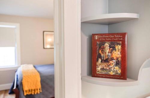 Jonesborough House | 3BR, 2BA house steps from historic Jonesborough