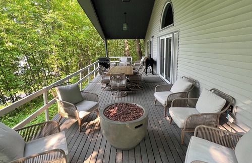 Sturgeon Lake House | 3br 2ba lake front escape + hot tub, near ATV and snowmobile trails