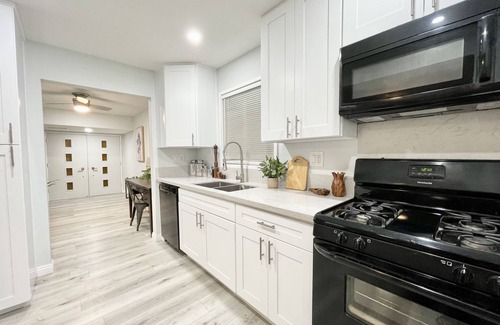 Lancaster House | 3BR/2BA Near the BLVD - Parking, Laundry, Sleep 10