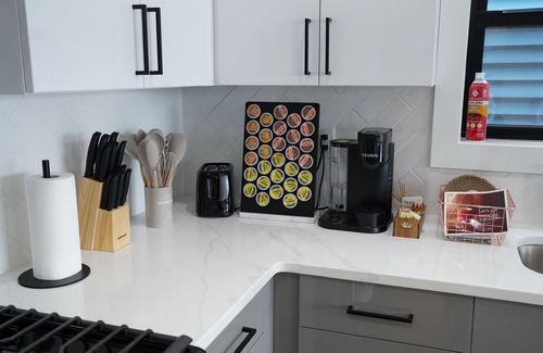 West Side Condo | 3BR 2BA Urban Nook, 30 Min to NYC + Free Parking