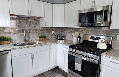 Columbus House | 3BR/2BA w/Fire Pit, Centrally Located