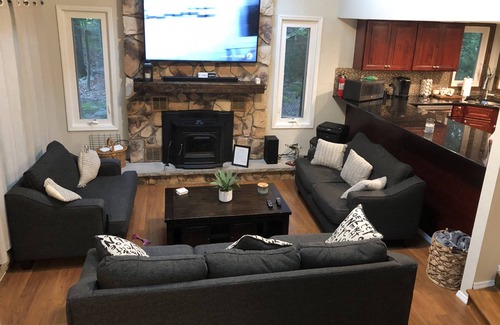East Stroudsburg House | 3BR/ 2BA with a loft 2300 sqft home by the lake!!!