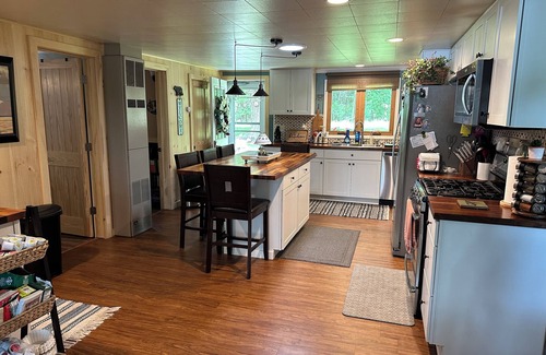 Wautoma House | 3BR, 2Bath, fire pit and bar on full Rec 5 Lake chain- pontoon