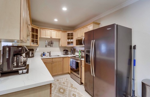 Chula Vista Condo | 3BR/2BTH Garage, King, Crib, Pool & Hot Tub