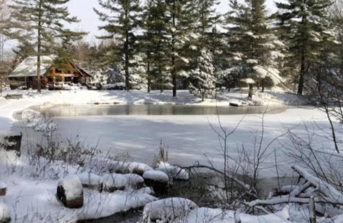 Gnaw Bone Cabin | 3BR, 3.5 BA Log Cabin