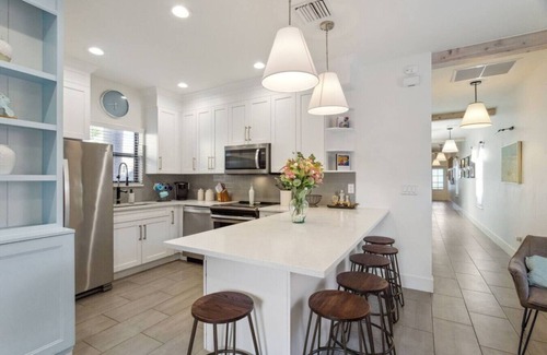 Mango Groves House | 3BR 3BA Heated Pool Downtown