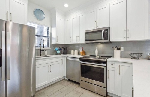 Mango Groves House | 3BR 3BA Heated Pool Downtown