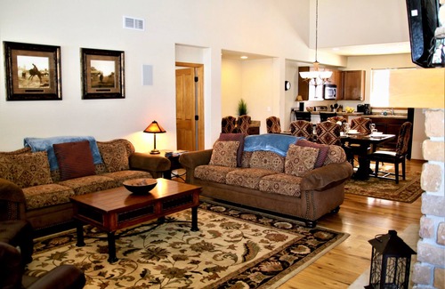 Granby House | 3br/3ba home 4 blcks 2 Granby Rnch base,wifi,xbox,foosball,2Kng bd,bunk beds F/T