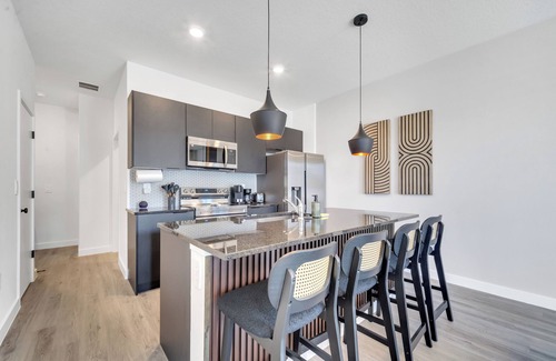 Lindfields House | 3BR 3BA Modern Home closet to Disney No Carpet