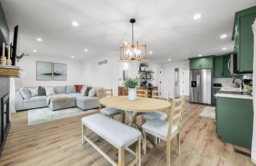Vallonia House | 3BR/3BA Peaceful Retreat - Fire pit & Game room