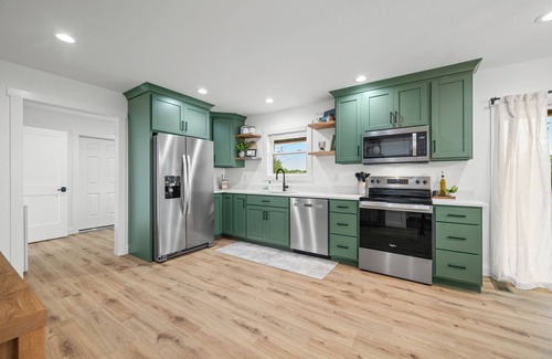 Vallonia House | 3BR/3BA Peaceful Retreat - Fire pit & Game room