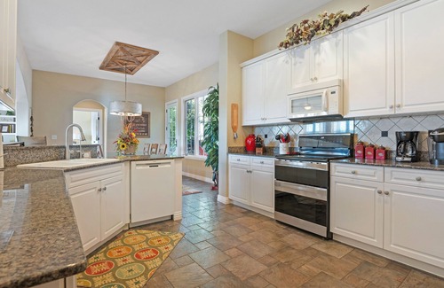 Camdenton House | 3BR/3BA private wooded retreat - Old Kinderhook. Walking distance to EVERYTHING