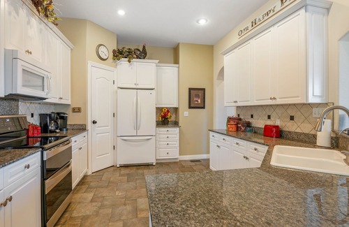 Camdenton House | 3BR/3BA private wooded retreat - Old Kinderhook. Walking distance to EVERYTHING