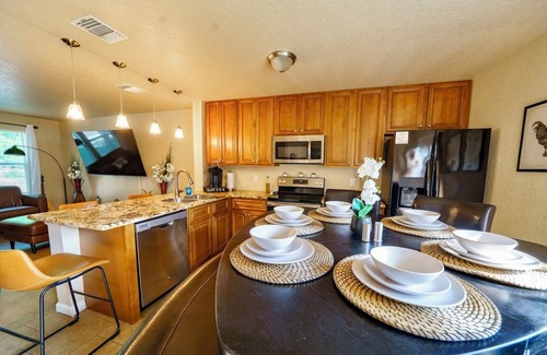 West San Antonio House | 3BR/4 Beds - Near Lackland, Sea World, & Downtown San Antonio