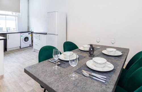 Chelmsford House | 3BR Amazing Home City Centre in HIGH STREET by Luxiety Stays