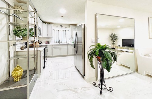 Beverly Green Apartment | 3BR,APARTMENT,Las Vegas,Strip,LVCC,convention,Sphere,WSOP,freeParking,WIFI,Book