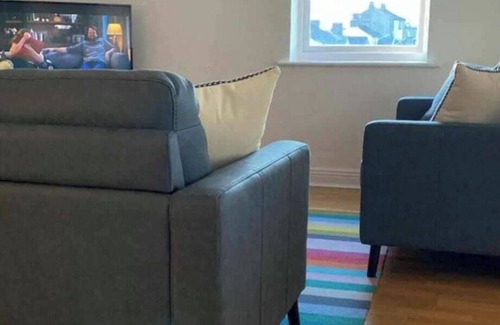 Athy Apartment | 3Br Apartment - Sleeps 7 - Free Parking - Athy