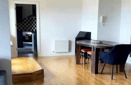 Athy Apartment | 3BR Apartment - Sleeps 7 - Free Parking - Athy