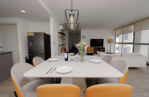 Marbella Apartment | 3BR Apt Cityview parking/balcony