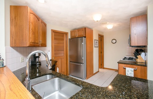 Narragansett House | 3BR Beach Home , Ocean Views, 2 Min Walk to Scarborough