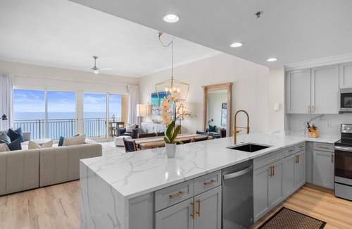 Thomas Drive Condo | 3BR Beachfront Condo in PCB! Spacious Balcony, Pool, Hot Tub, Steps to Beach!