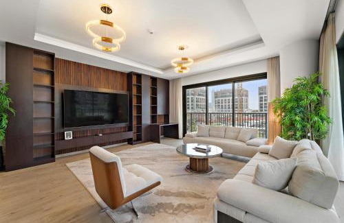 Al Wasl Apartment | 3BR Central Park, Prime Dubai Location