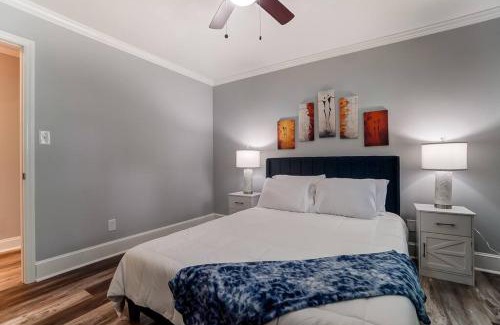 Starmount House | 3BR Charlotte Getaway, Hot Tub & Mini Golf Fun