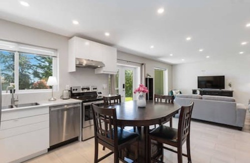 Crescent Beach House | 3BR Charming home in Surrey!