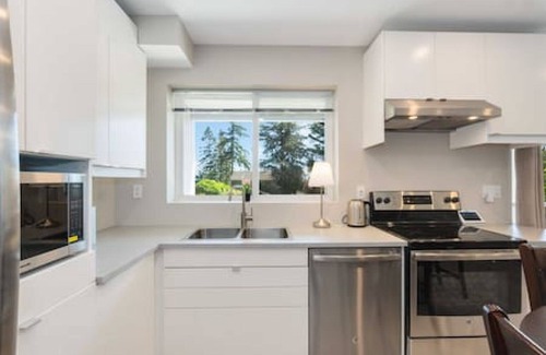 Crescent Beach House | 3BR Charming home in Surrey!