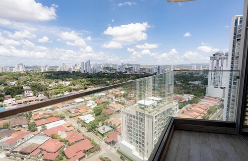 Tumba Vieja Apartment | 3BR Cityview apt, parking and balcony