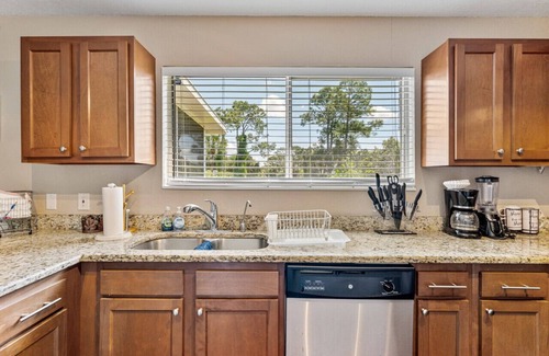 North Port House | 3BR Coastal Escape Near Beaches, Golf & Shops