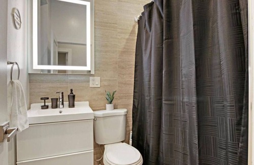 Avondale Apartment | 3BR Comfy Apartment in Logan Square