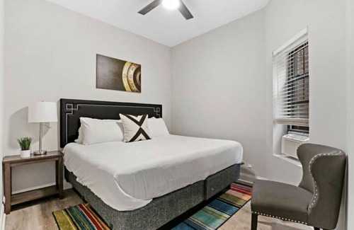 Avondale Apartment | 3BR Comfy Apartment in Logan Square