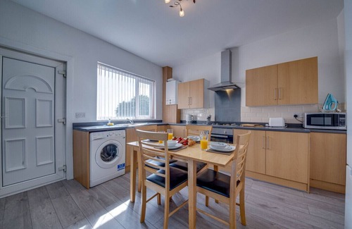 Rotherham House | 3BR Contractor House Great Location Meadowhall Rd