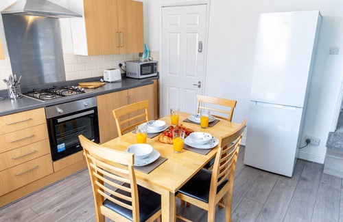 Rotherham House | 3BR Contractor House Great Location Meadowhall Rd