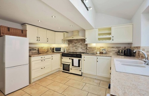 Hereford House | 3BR Cottage by Dewsall Court
