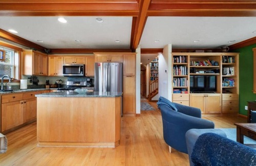 Neahkahnie Beach Cottage | 3BR Cottage w/Hot Tub, King Beds, Ocean Views | Walk to Beach Watch Birds & Whales