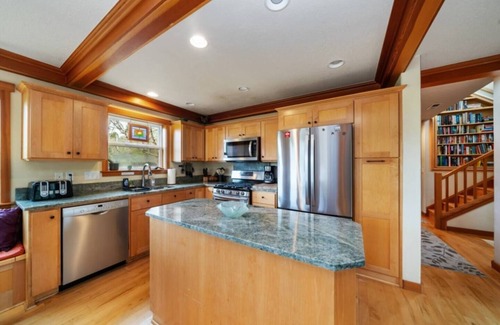 Neahkahnie Beach Cottage | 3BR Cottage w/Hot Tub, King Beds, Ocean Views | Walk to Beach Watch Birds & Whales