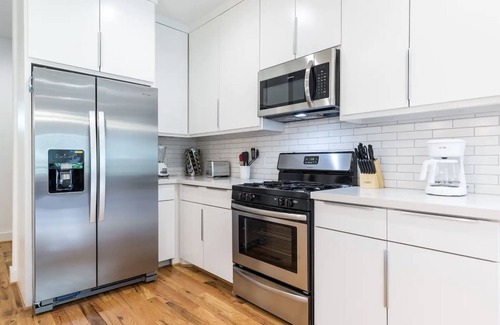 Greater East End House | 3BR Cozy Bungalow 1749! Medical Center, Stadiums!
