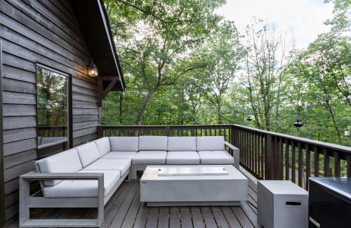 Elkton House | 3BR Cozy Cabin with Mountain Views & Fireplace