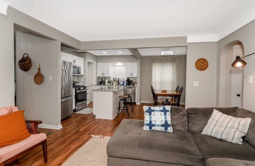 Independence House | 3BR Cozy Weekend at the Pleasant Brick House!