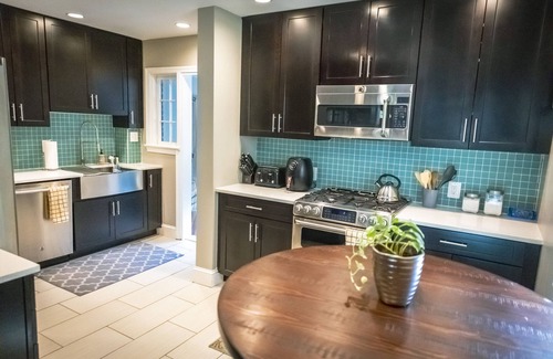 Southeast House | 3BR DC Retreat - Close to National Mall, Sports & Concerts