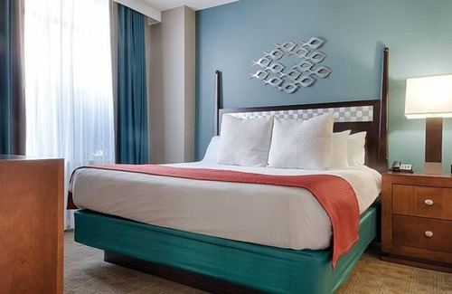 National Harbor Condo | 3br Deluxe Balcony Condo Family Vacation Fun!