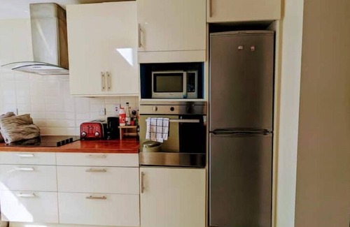 Ringsend House | 3BR Dublin 4 Gem: Walk to Docks, Beach & Tech HQsn