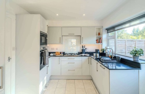 Cheltenham House | 3BR Entire Home next to Racecourse & Free Parking